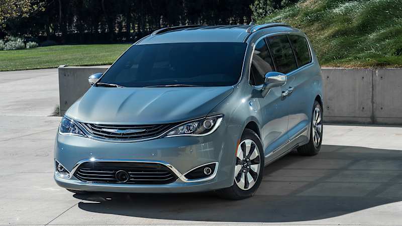 2017 Chrysler Pacifica Hybrid Quick Spin | Dad tested, kid approved